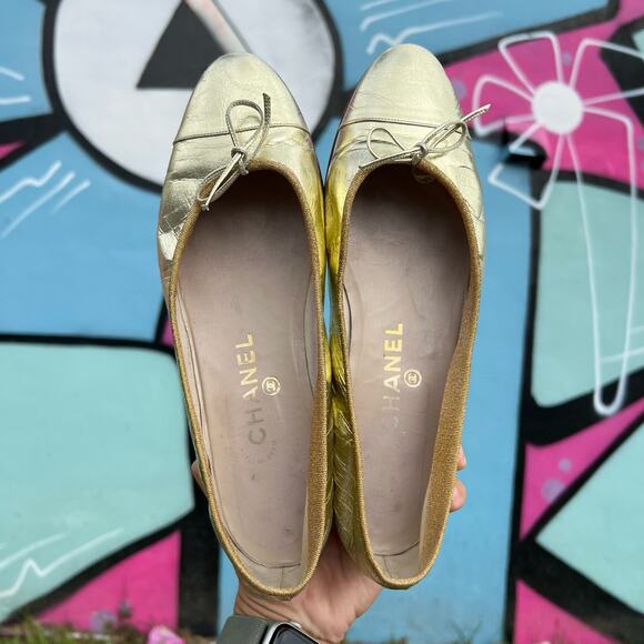 Chanel Vintage Gold Metallic Leather Flats Size 39 - Picture 7 of 16